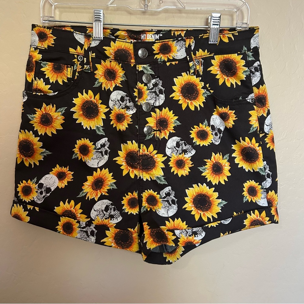 Hot Topic Denim Sunflowers & Skulls Ultra HiRise Button Fly Front Stretch Shorts